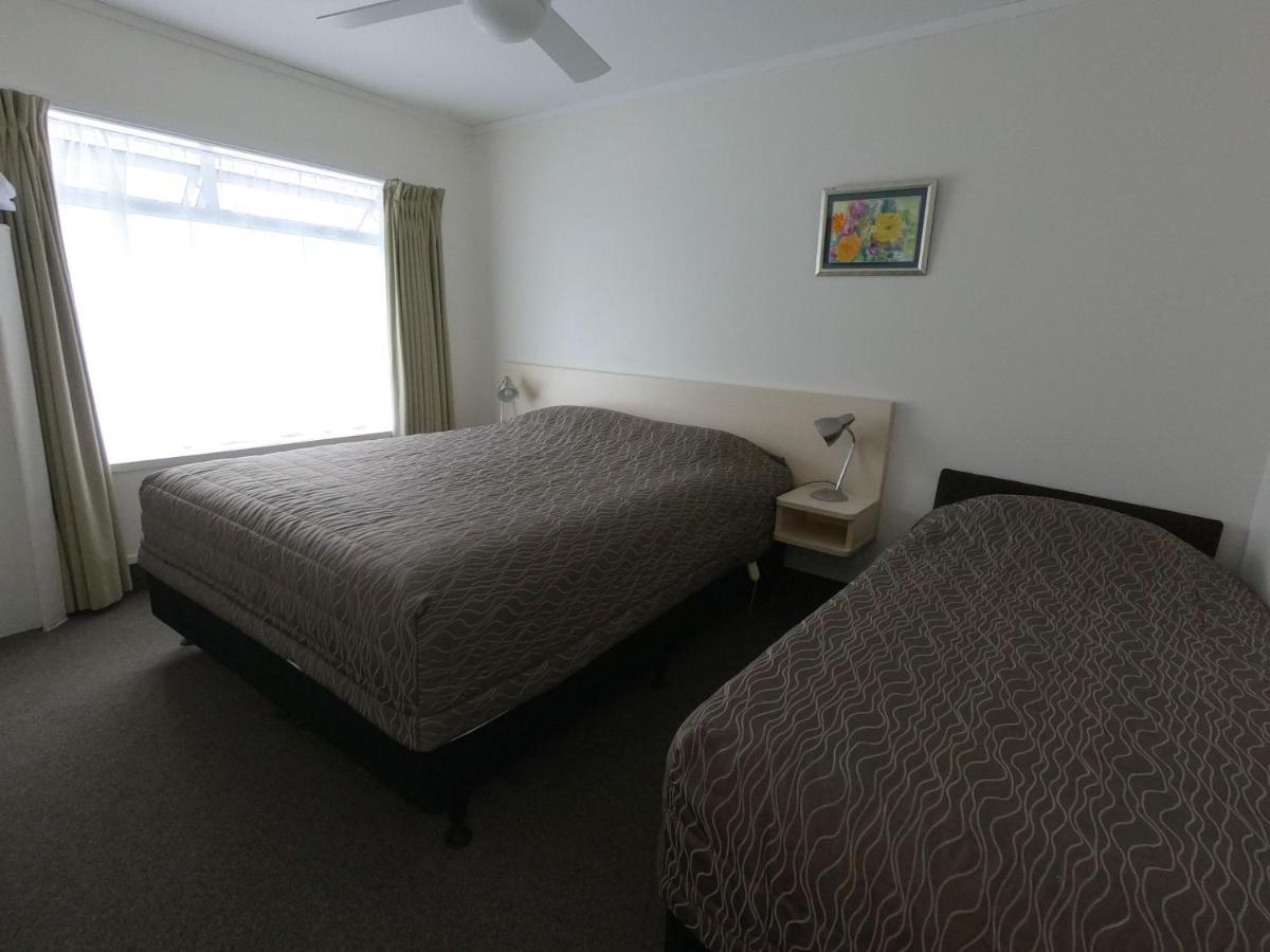 Castle Court Motel Уэллсфорд Экстерьер фото